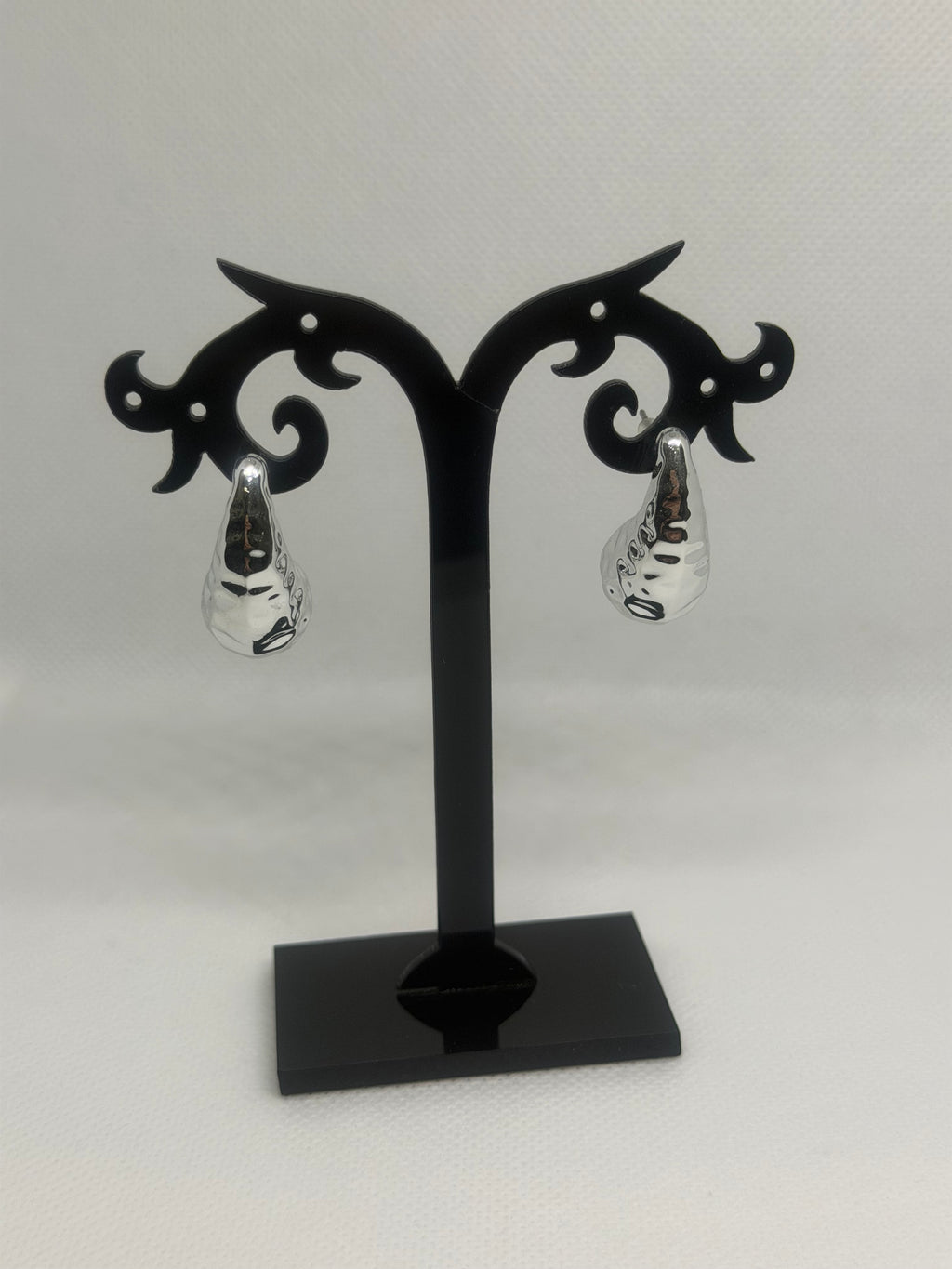 Orecchini goccia striata