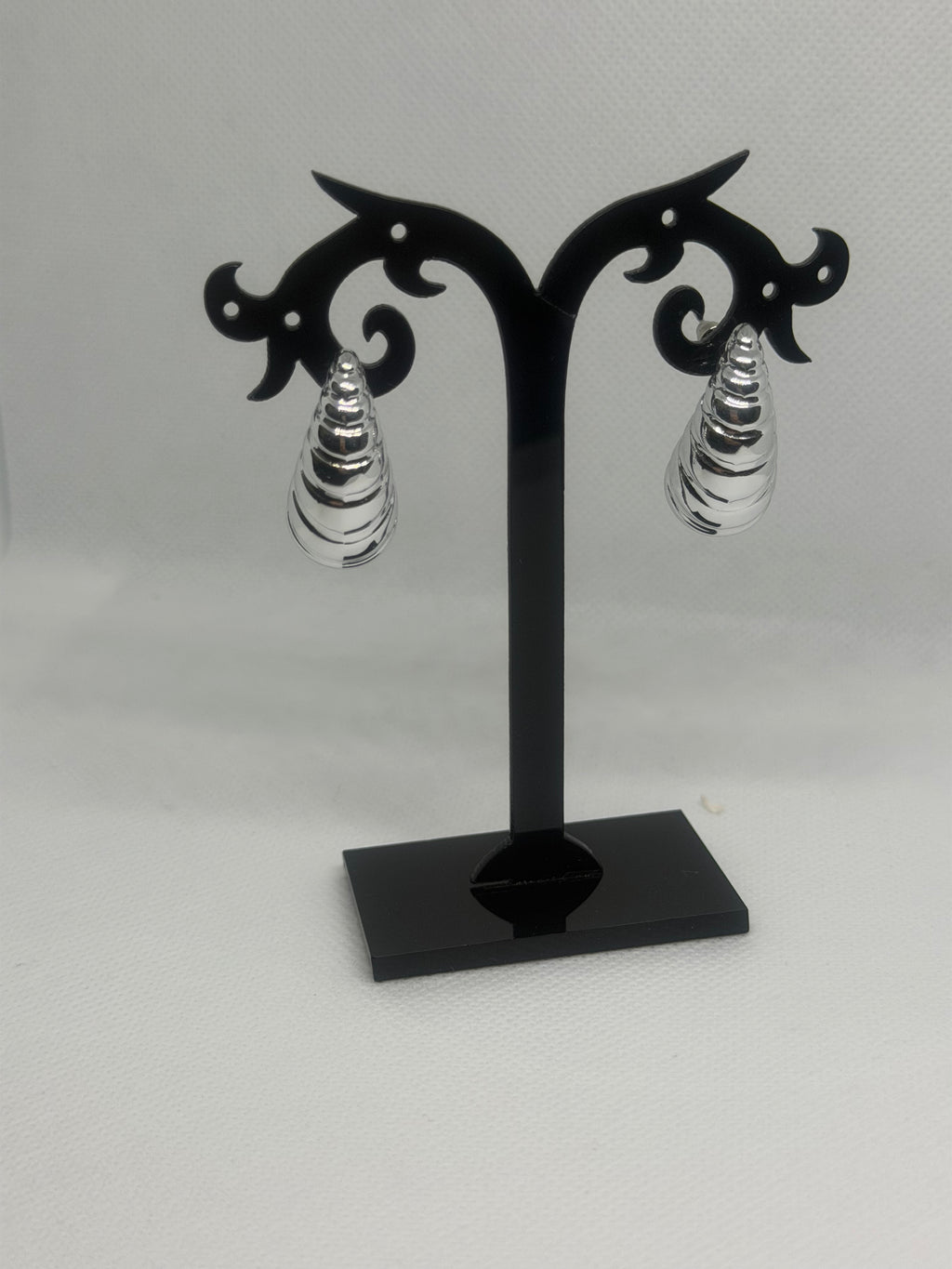 Orecchini goccia striata